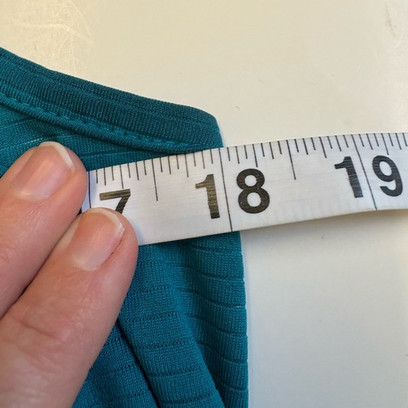 2 for 1 Old Navy Activewear tanks purple and teal women's size Small/Medium - Picture 11 of 11